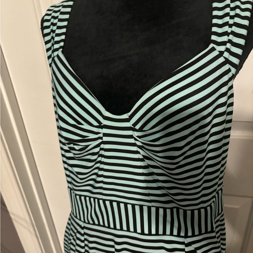 Dress - Picture 4 of 4